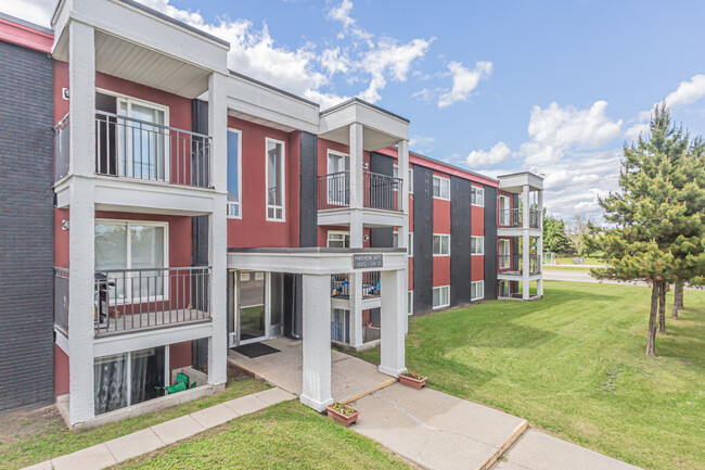 Parkview Apartments in Edmonton, AB - Building Photo - Building Photo