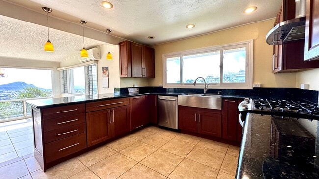 property at 3911 Maunahilu Pl