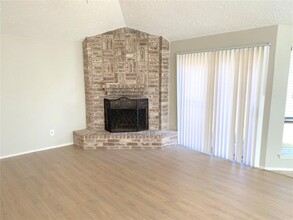 16102 Ridgegreen Dr in Houston, TX - Building Photo - Building Photo