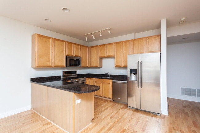 2330 W St Paul Ave in Chicago, IL - Foto de edificio - Building Photo