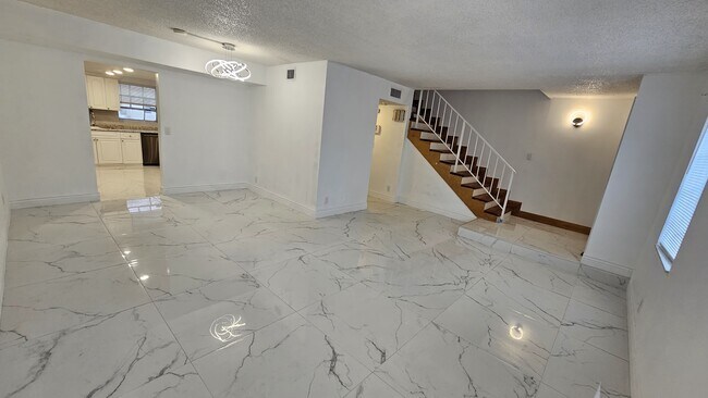 3056 Riverside Dr in Coral Springs, FL - Building Photo - Building Photo