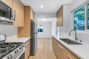 4321 Saugus Ave in Sherman Oaks, CA - Building Photo