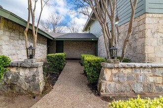 7001 Whispering Creek Dr in Austin, TX - Building Photo - Building Photo