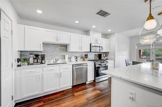 1631 N Emerson St, Unit 403 in Denver, CO - Building Photo - Building Photo