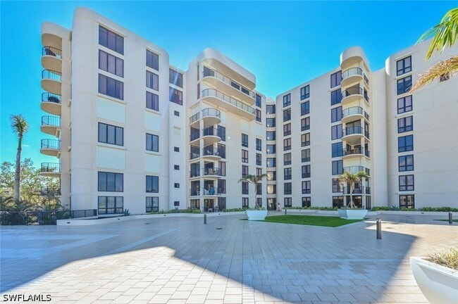 property at 3115 Gulf Shore Blvd N