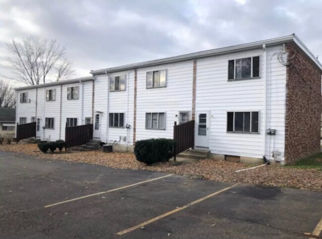 844 Indian Trail in Akron, OH - Foto de edificio - Building Photo