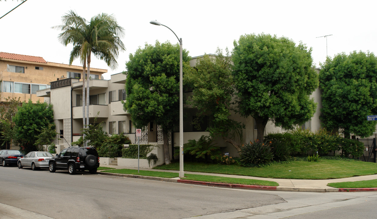 10980 Massachusetts Ave in Los Angeles, CA - Building Photo