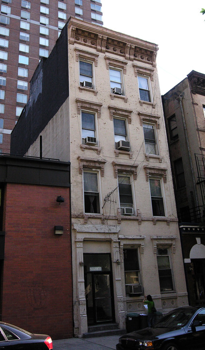 355 E 87th St in New York, NY - Building Photo