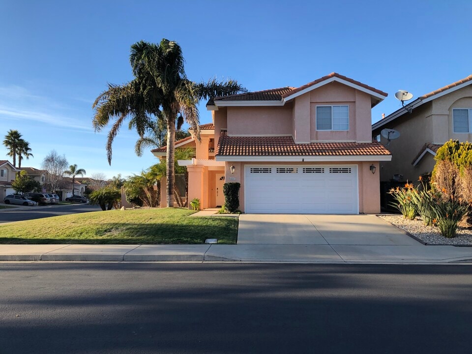 1217 Eastbrook Dr in Lompoc, CA - Building Photo