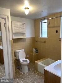 6022 Carpenter St photo'