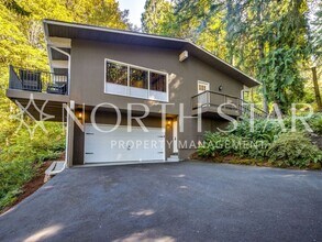 17422 Blue Heron Rd in Lake Oswego, OR - Building Photo - Building Photo