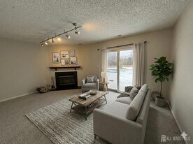 62 Colleen Ct in Kendall Park, NJ - Building Photo