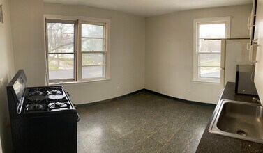 211 Shoshone St, Unit Upper in Buffalo, NY - Foto de edificio - Building Photo