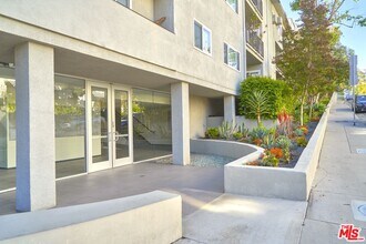 9005 Cynthia St in West Hollywood, CA - Building Photo - Building Photo