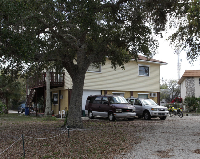 117 Voorhis St in Ft. Myers, FL - Foto de edificio - Building Photo