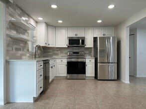 8820 Pohoy Ave in Sarasota, FL - Foto de edificio - Building Photo