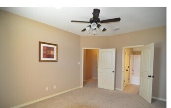 3325 General Pkwy, Unit 4 in College Station, TX - Building Photo - Building Photo