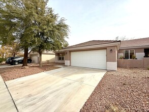 2081 Poppywood Ave in Henderson, NV - Building Photo - Building Photo