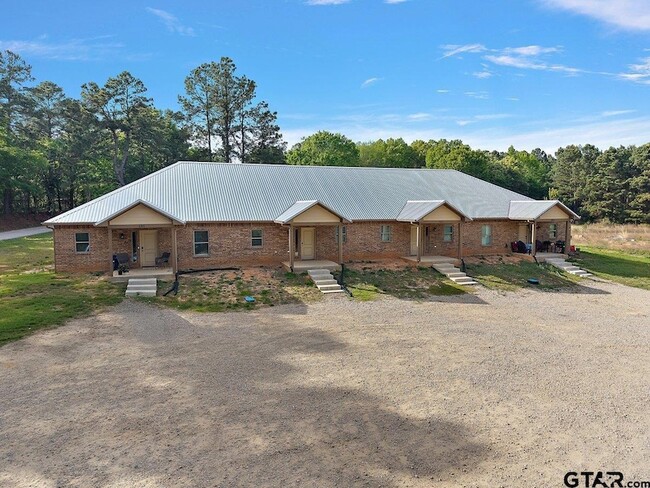 18754 County Rd 437 in Lindale, TX - Foto de edificio - Building Photo