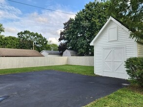 104 E Washington St in Yorkville, IL - Building Photo - Building Photo