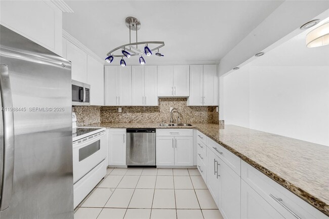 6900 Bay Dr in Miami Beach, FL - Building Photo - Building Photo