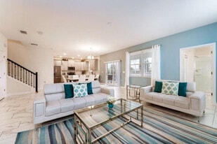 1520 Maidstone Ct in Four Corners, FL - Building Photo