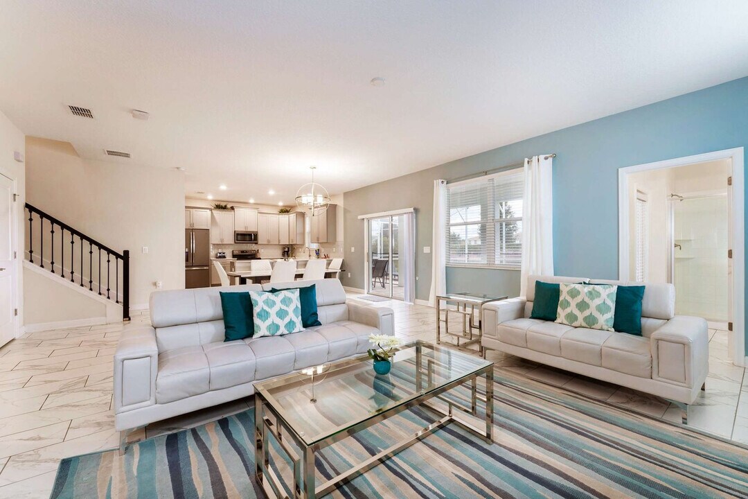 1520 Maidstone Ct in Four Corners, FL - Building Photo