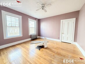 22-24 Everett Sq. Unit 1, Unit 1 in Boston, MA - Foto de edificio - Building Photo