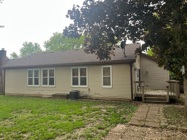 821 Brentwood Dr in Cary, IL - Building Photo - Building Photo