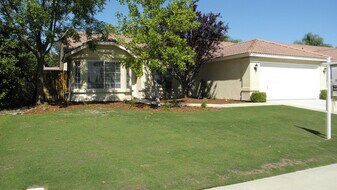 921 Harvest Creek Rd in Bakersfield, CA - Building Photo