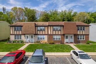 1964 E Oak Rd in Vineland, NJ - Foto de edificio - Building Photo