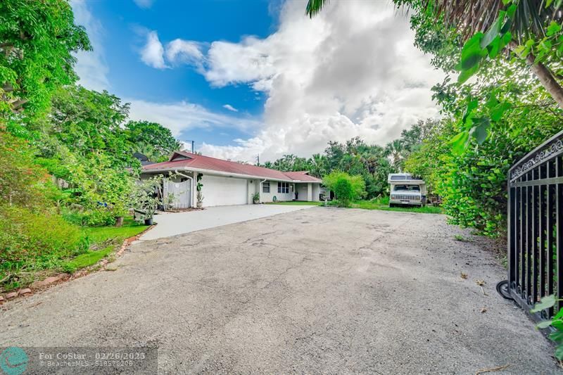 2550 Ray Ct in Lantana, FL - Building Photo