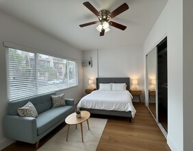 11865 Rochester Ave in Los Angeles, CA - Building Photo - Building Photo