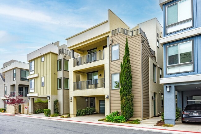 1627 Hampton Dr in Costa Mesa, CA - Building Photo - Building Photo
