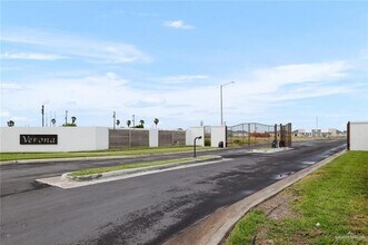 11 Petri Dr in Weslaco, TX - Building Photo - Building Photo