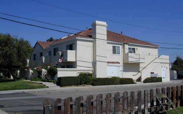 1301 Baker St in Costa Mesa, CA - Foto de edificio - Building Photo