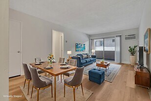 Oakhurst Apartment's in Los Angeles, CA - Building Photo