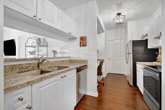 2025 Woodmont Blvd, Unit 331 in Nashville, TN - Foto de edificio - Building Photo