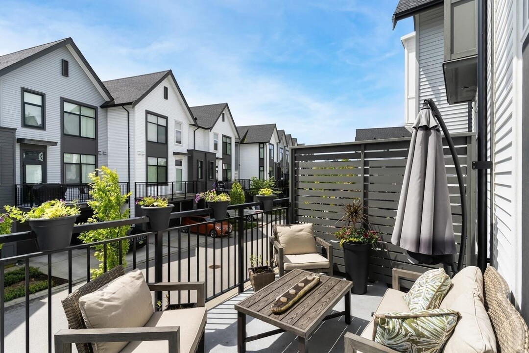 17555-1757A 57a Ave in Surrey, BC - Building Photo