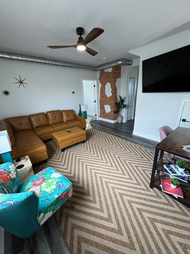 664 New Castle Road, Unit Apt 2 in Butler, PA - Foto de edificio - Building Photo