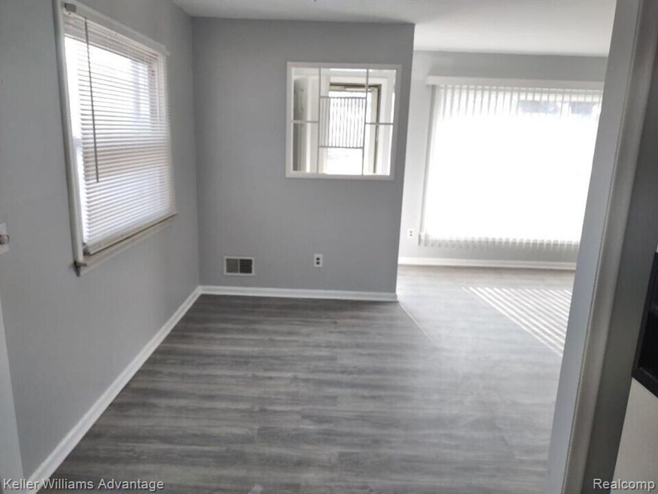 31266 Hathaway in Livonia, MI - Building Photo