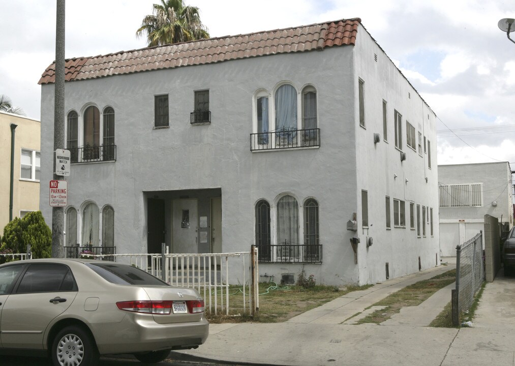 1345 W 38th St in Los Angeles, CA - Foto de edificio