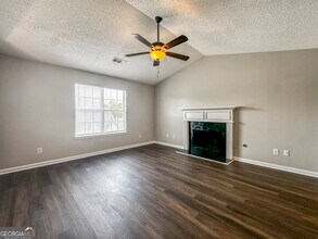 255 Buffington Dr in Union City, GA - Building Photo - Building Photo