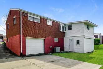 764 5 Pines Rd in Irwin, PA - Building Photo - Building Photo