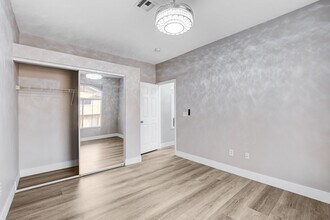 1713 Sky of Red Dr in Las Vegas, NV - Foto de edificio - Building Photo