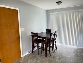 500 Highpoint Rd in Normal, IL - Building Photo - Building Photo