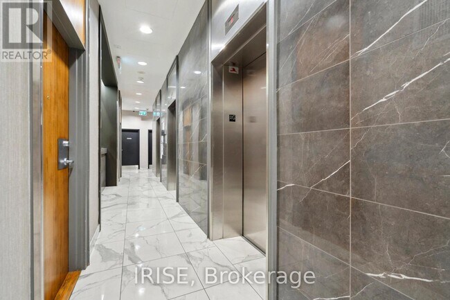 1-2811 Elm Dr W in Mississauga, ON - Building Photo - Building Photo