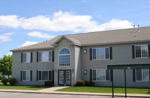 Eastfield Oaks Apartments in St. Johns, MI - Building Photo