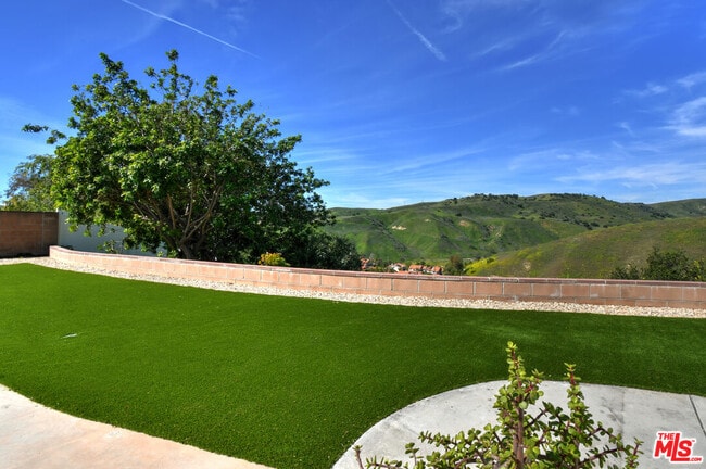 26065 Farmfield Rd in Calabasas, CA - Building Photo - Building Photo