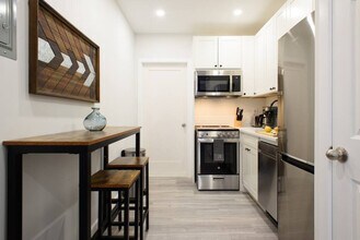240 E 75th St in New York, NY - Building Photo - Building Photo